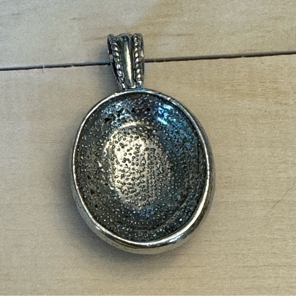 Silver Tone Oval Coral Rhinestone Pendant Vintage - Picture 4 of 6